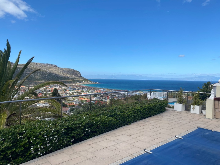 To Let 4 Bedroom Property for Rent in Fish Hoek Western Cape